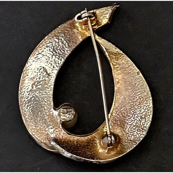 MCM Brooch Signed Capri Textured Gold Tone Assymetrical w Pearl 2.2" VTG VGC! - Picture 3 of 9